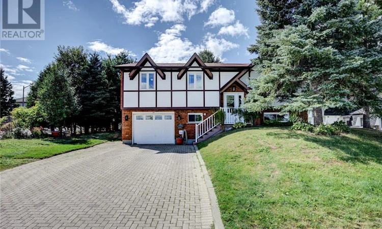 844 Windermere Crescent