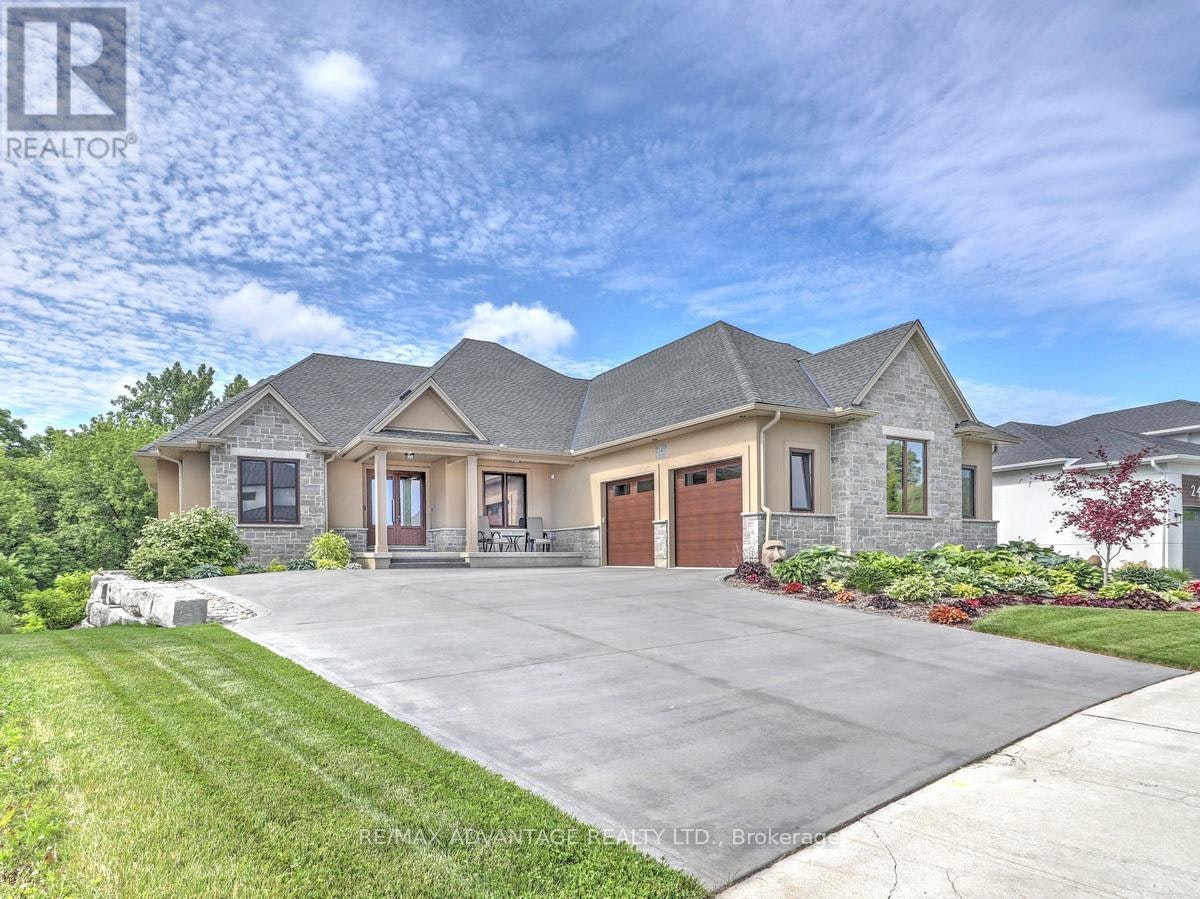 240 Edgewater Boulevard, Komoka, ON, N0L 1R0