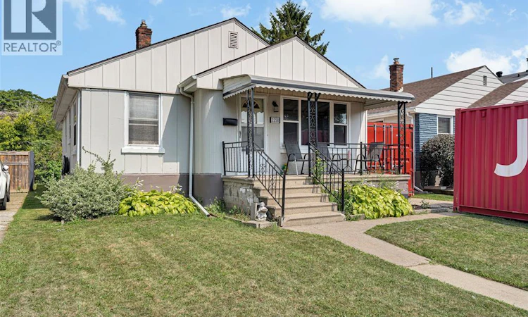 2258 Parkwood