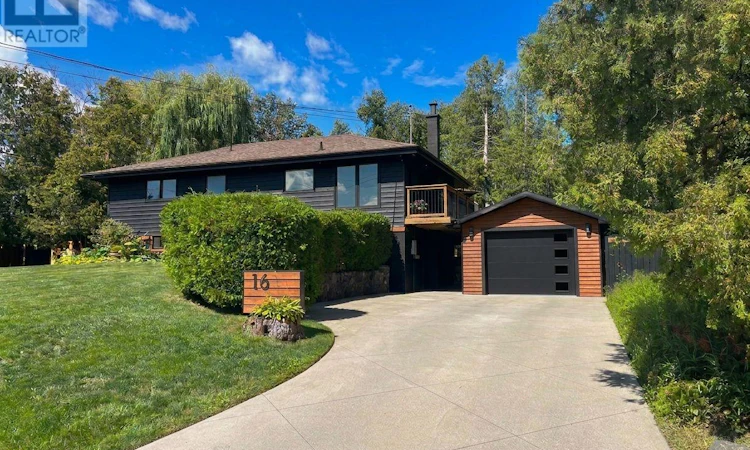 16 Huronia Pathway