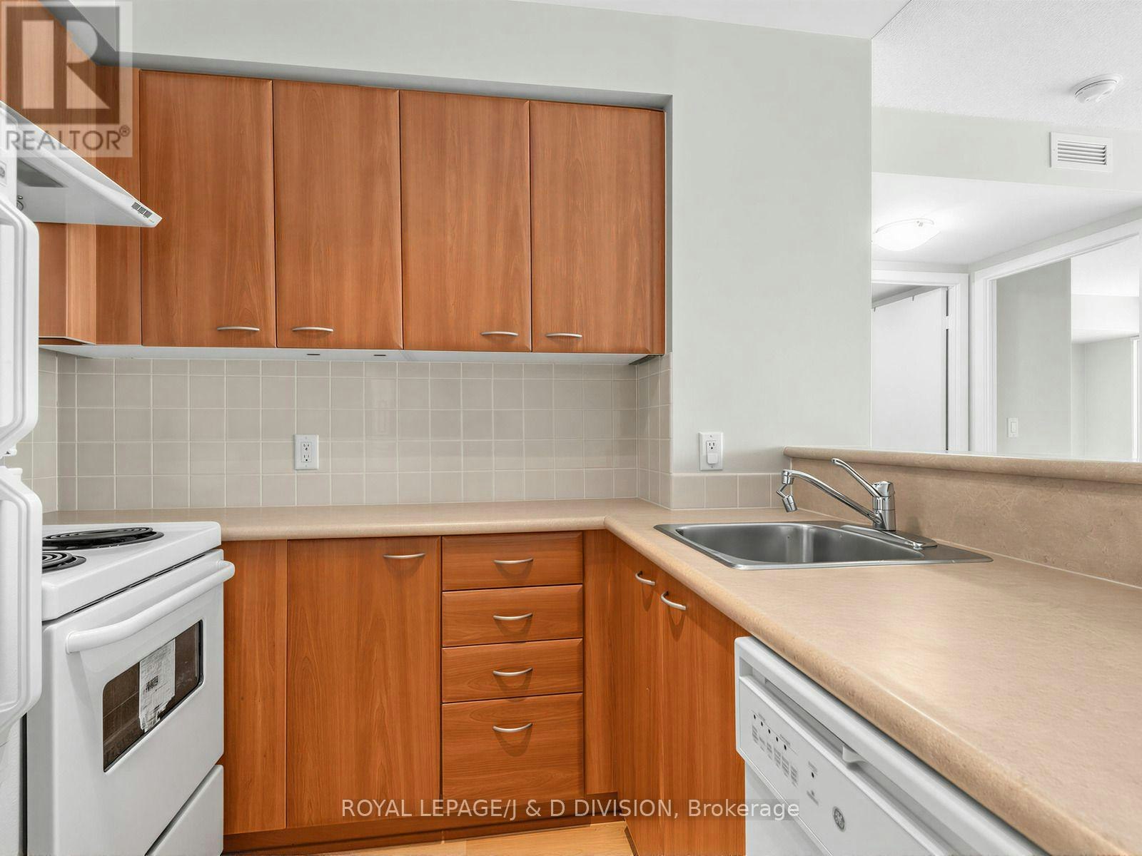 3002-38 Lee Centre Drive, Toronto, ON, M1H 3J7 - 9
