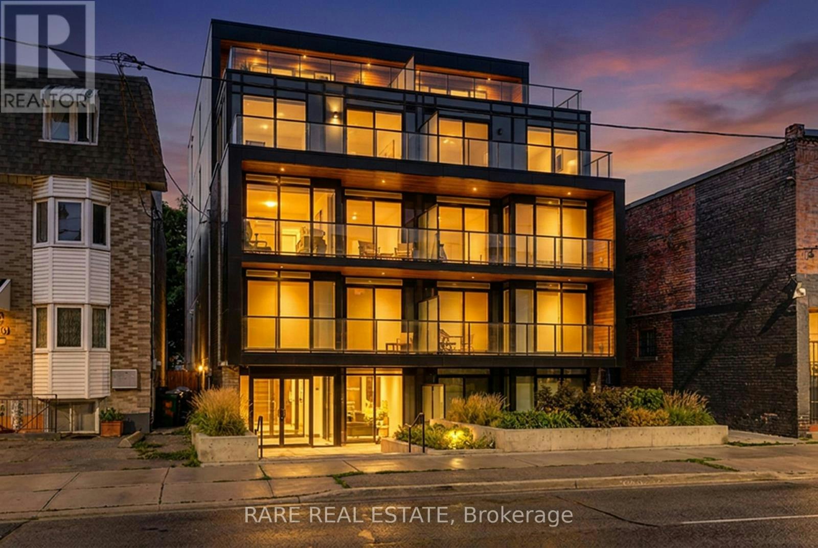 890-892 Broadview Avenue, Toronto, ON, M4K 2R1