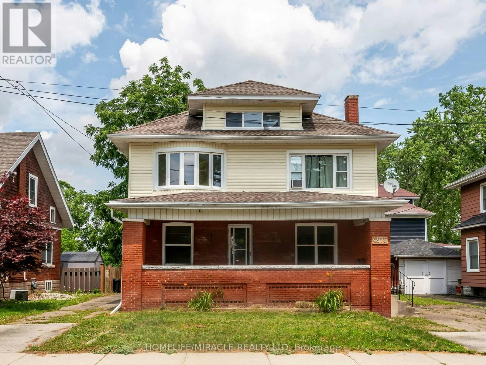 2-4975 Mcrae Street, Niagara Falls, ON, L2E 1P2 - 2