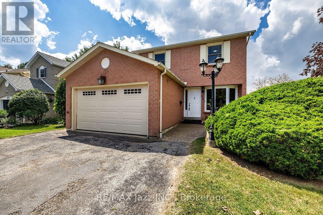 621 Flavelle Court, Pickering, ON, L1V 3W6