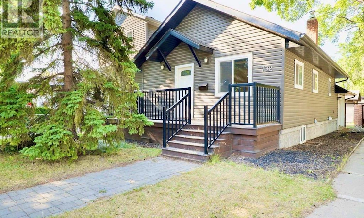 702 29th Street W