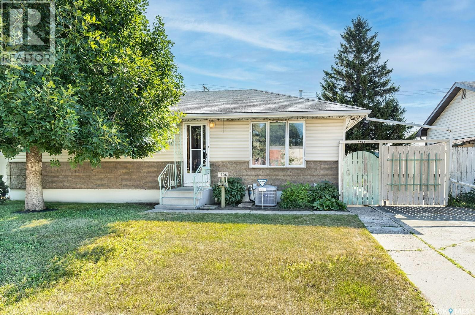 1706 Ruth Street E, Saskatoon, SK, S7J 0L9