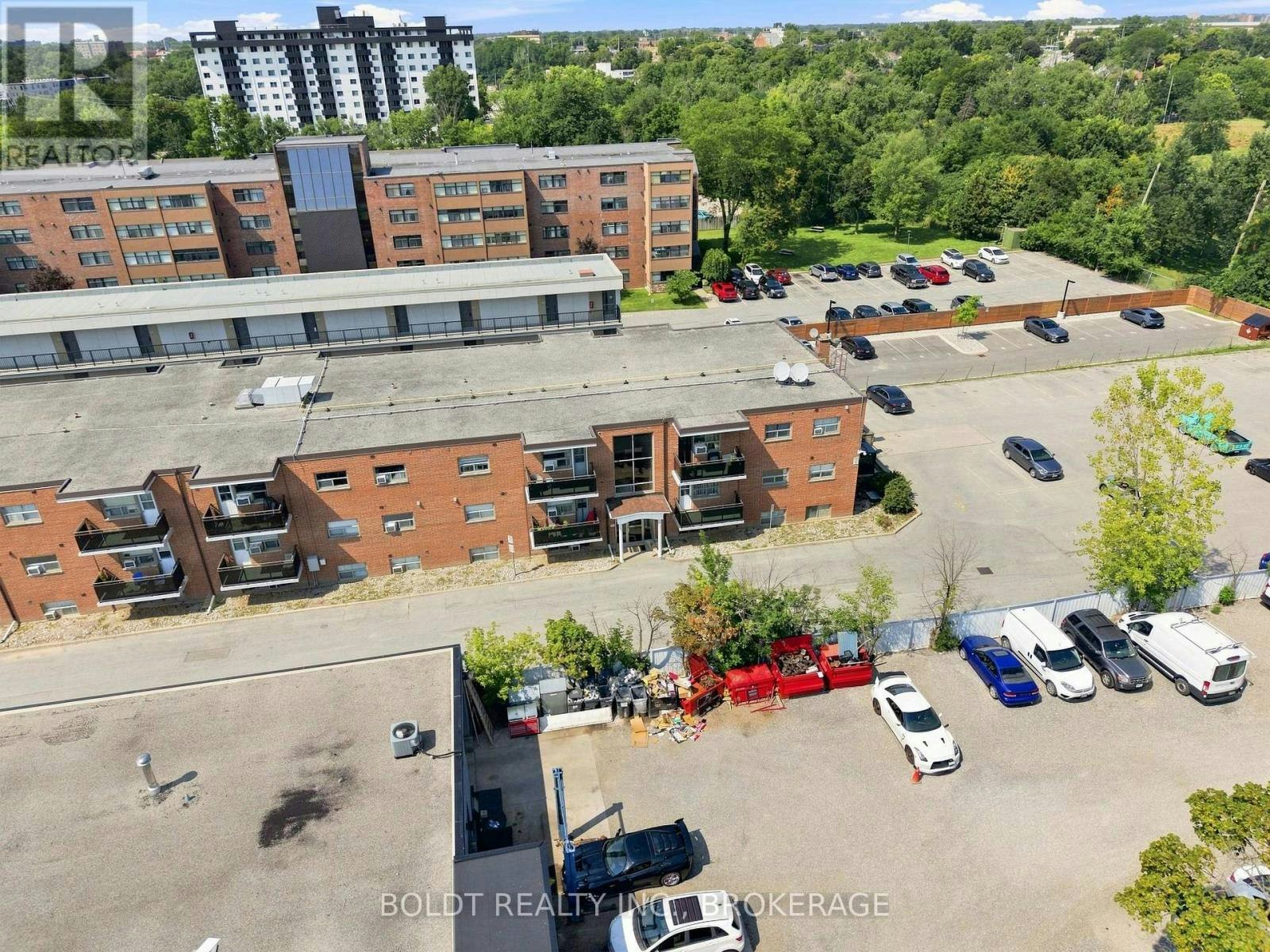 307-264 Oakdale Avenue, St. Catharines, ON, L2P 2K4