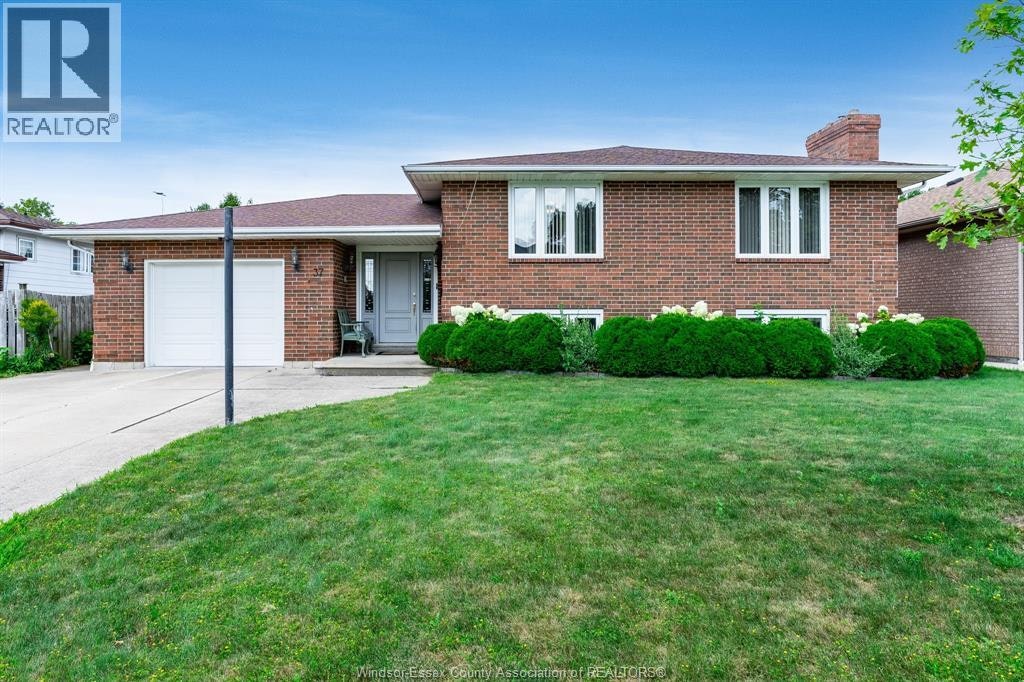 37 Elizabeth Crescent, Leamington, ON, N8H 4Y4