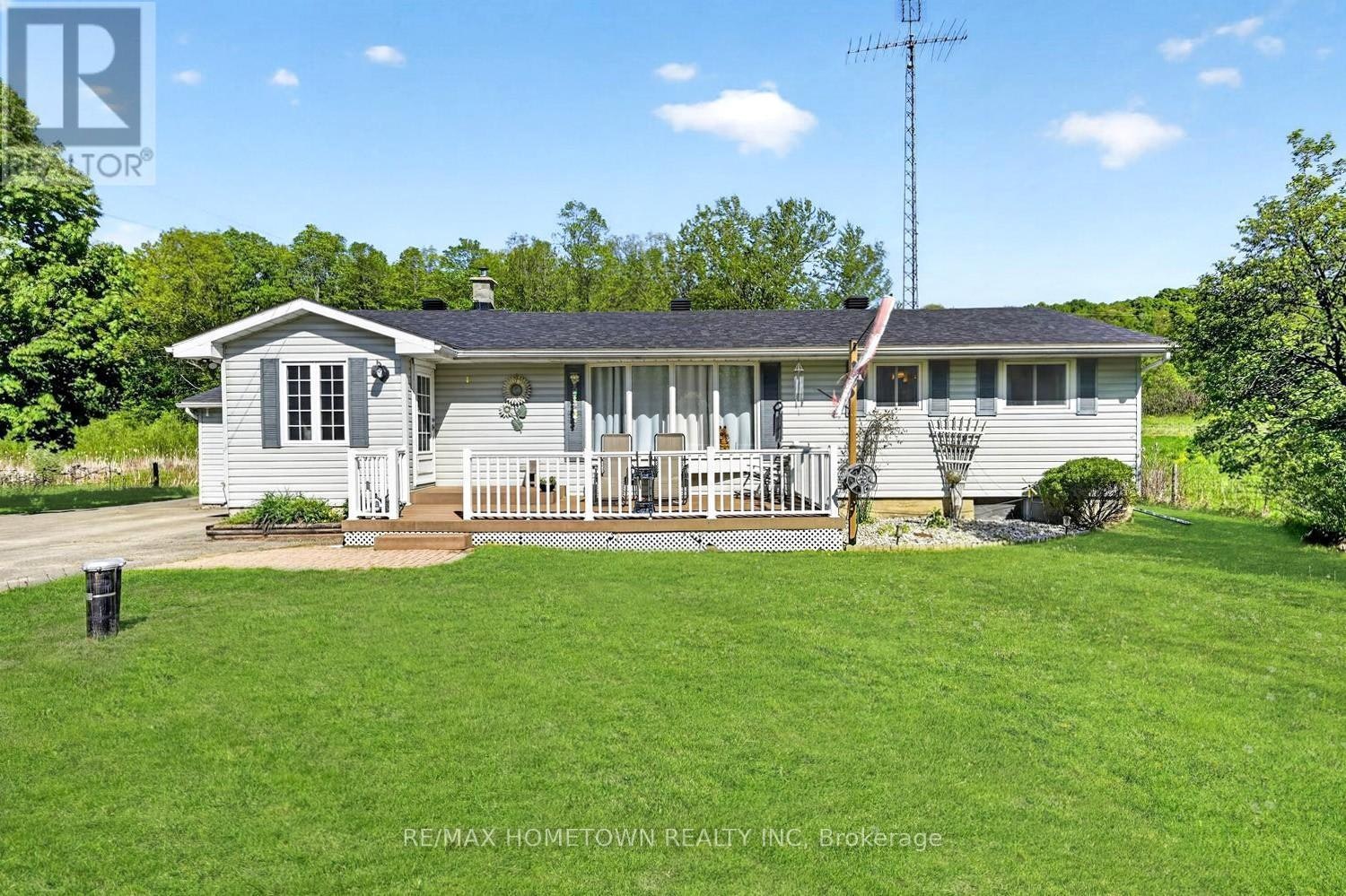1404 Hallecks Road E, Elizabethtown, ON, K6V 5T3
