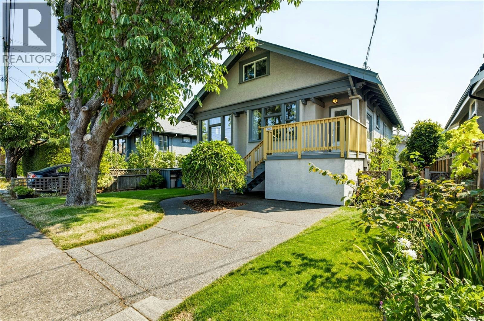 2449 Oregon Avenue, Victoria, BC, V8R 3V8