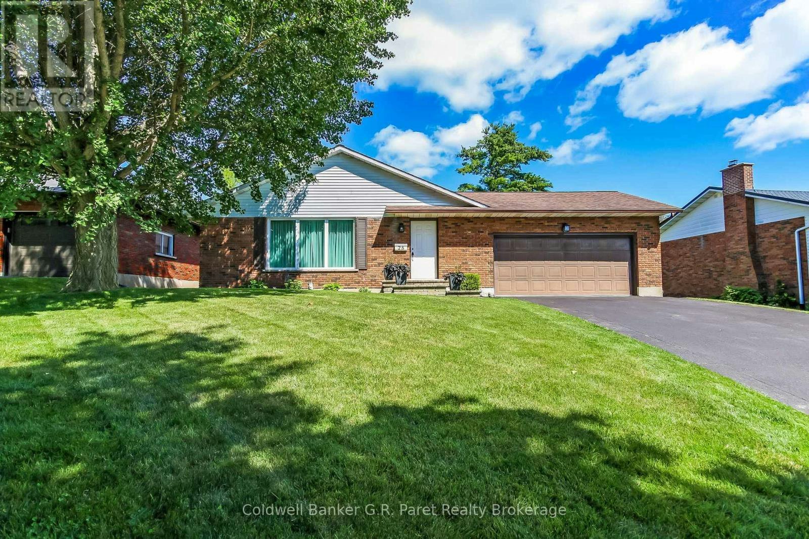 28 Woodcock Drive, Tillsonburg, ON, N4G 4M2
