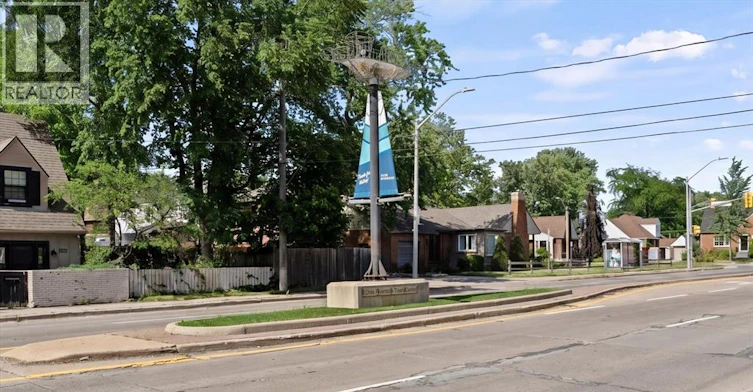 6045 Wyandotte Street East, Windsor, ON, N8S 1N3 - 4