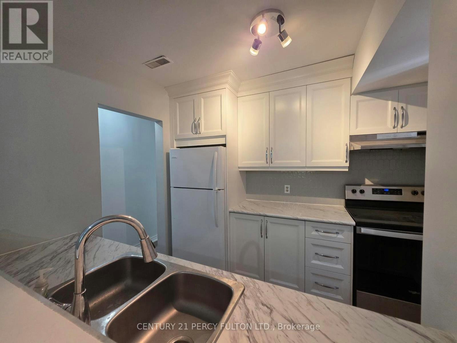 223 Fairview Avenue, Toronto, ON, M6P 3A6 - 3