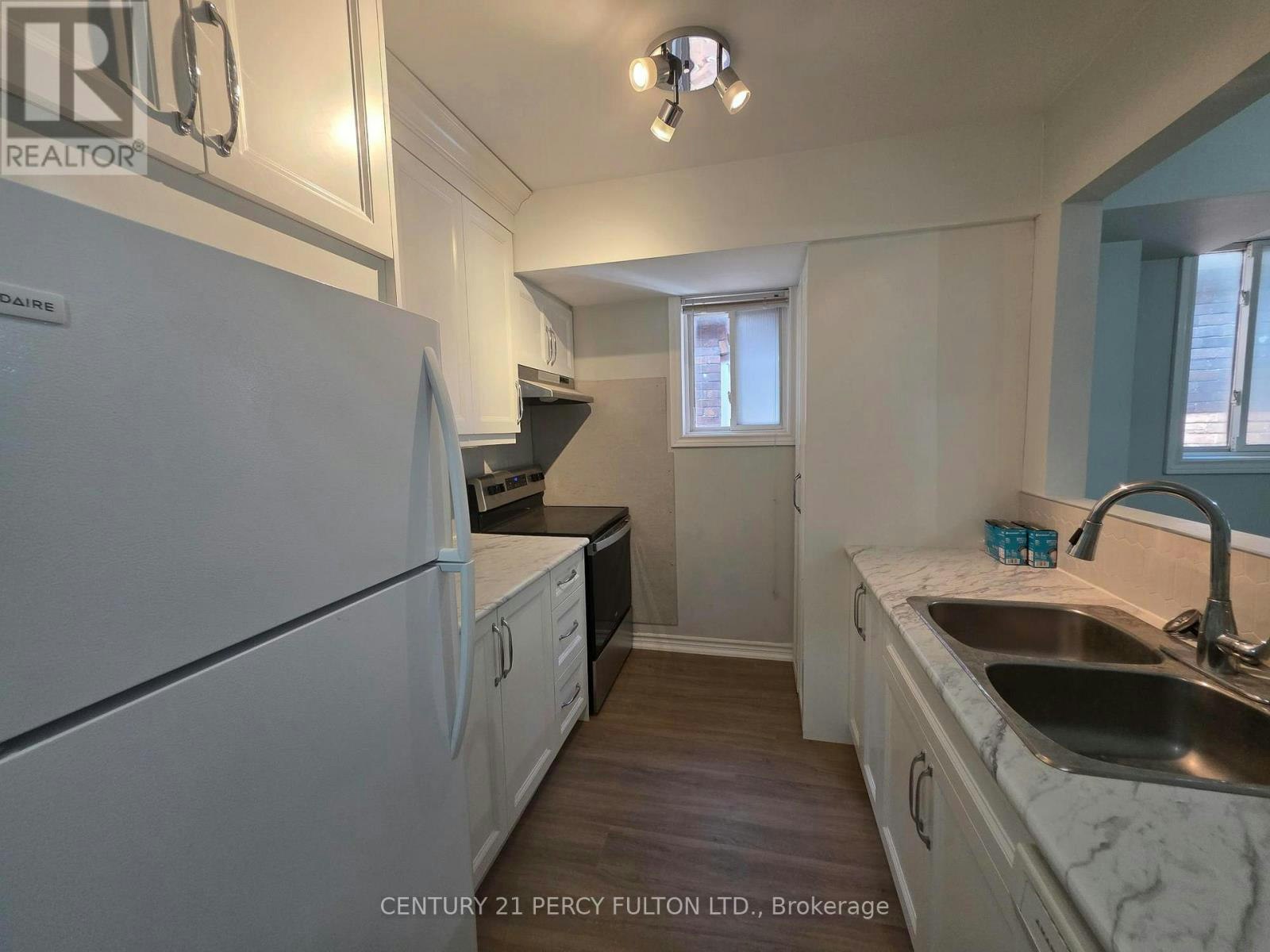 223 Fairview Avenue, Toronto, ON, M6P 3A6 - 2