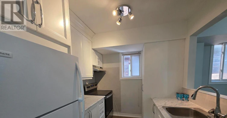 223 Fairview Avenue, Toronto, ON, M6P 3A6 - 2