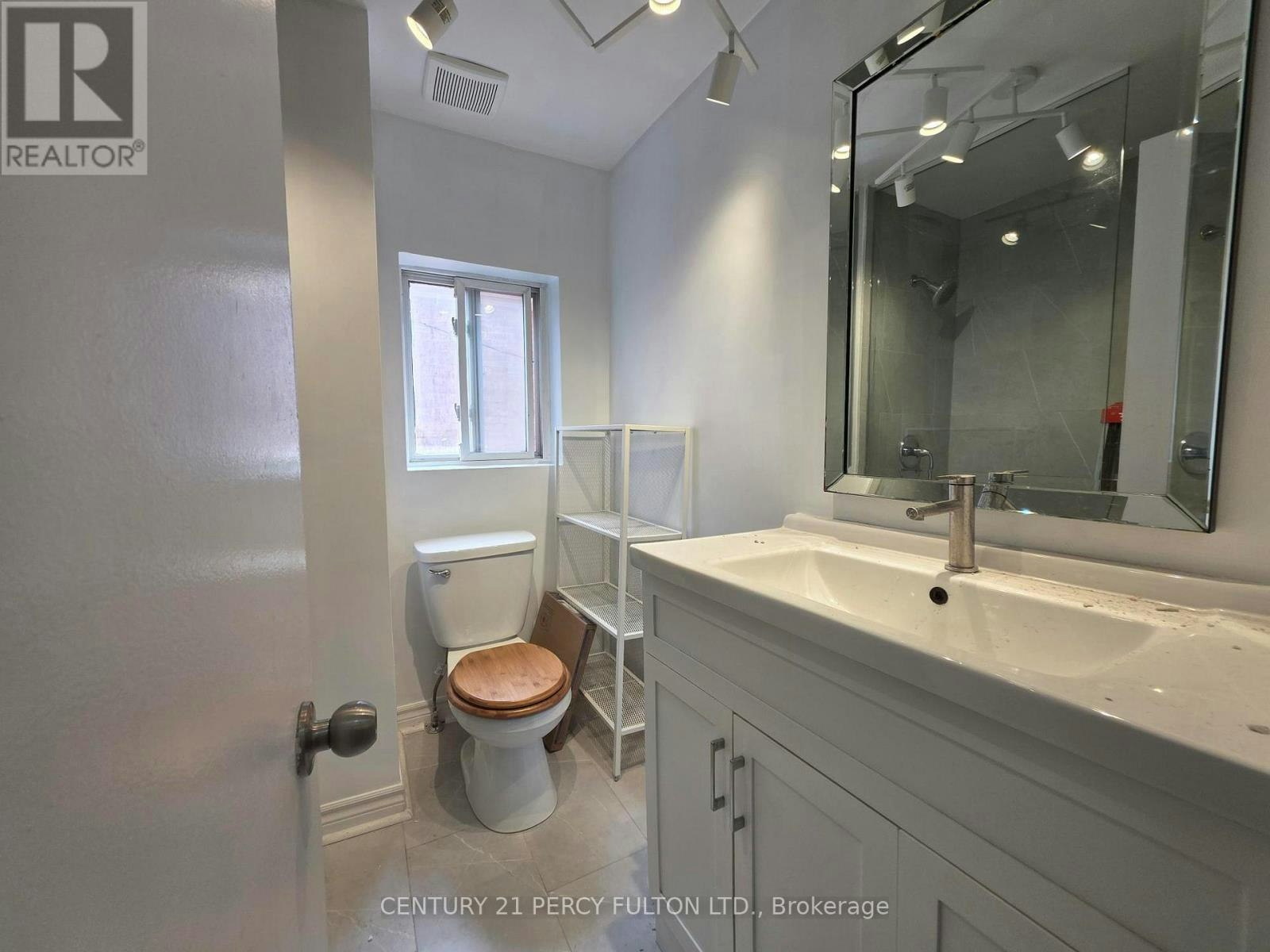 223 Fairview Avenue, Toronto, ON, M6P 3A6 - 8