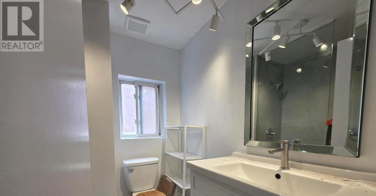 223 Fairview Avenue, Toronto, ON, M6P 3A6 - 8
