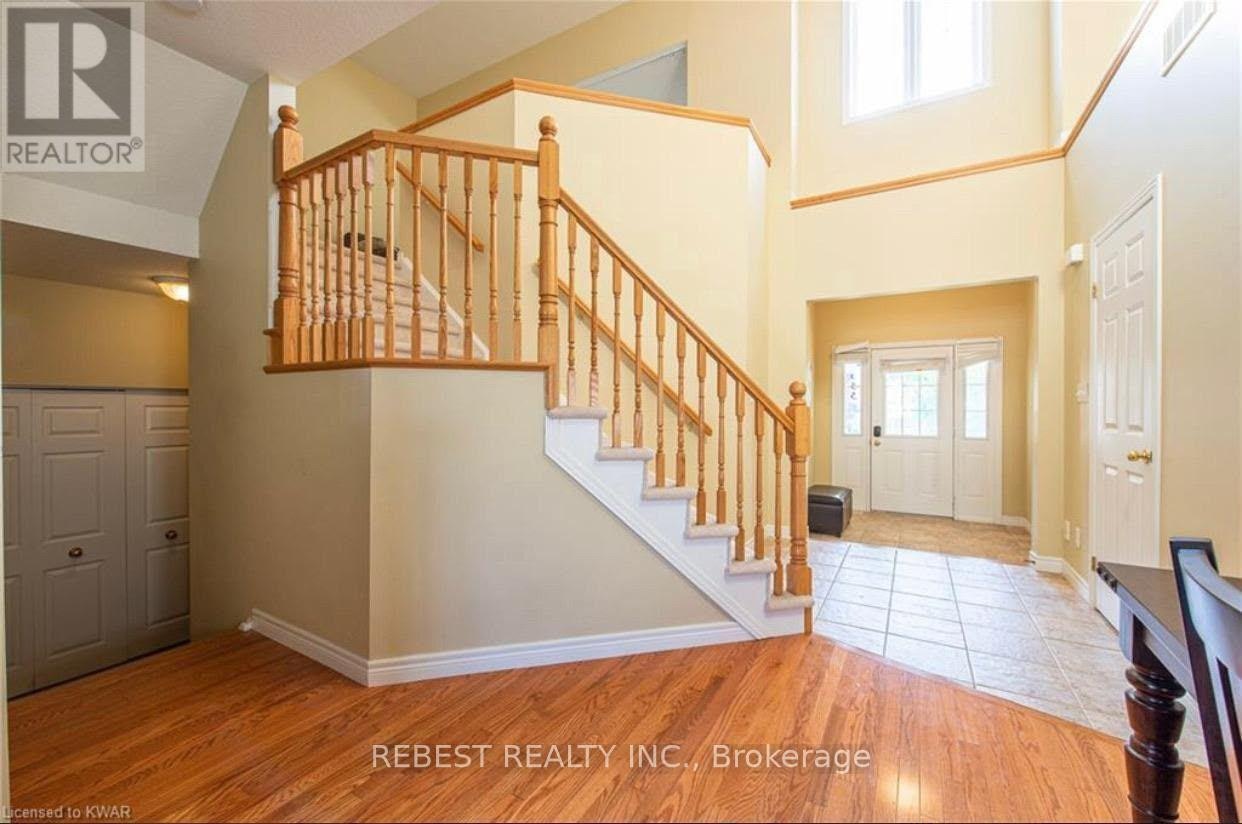655 Interlaken Drive, Waterloo, ON, N2T 2Y5 - 2