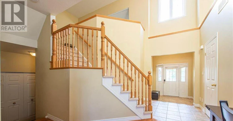 655 Interlaken Drive, Waterloo, ON, N2T 2Y5 - 2