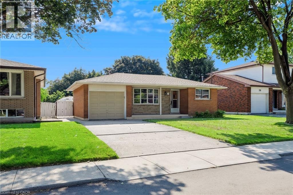 35 Burrwood Drive, Hamilton, ON, L9C 3S9