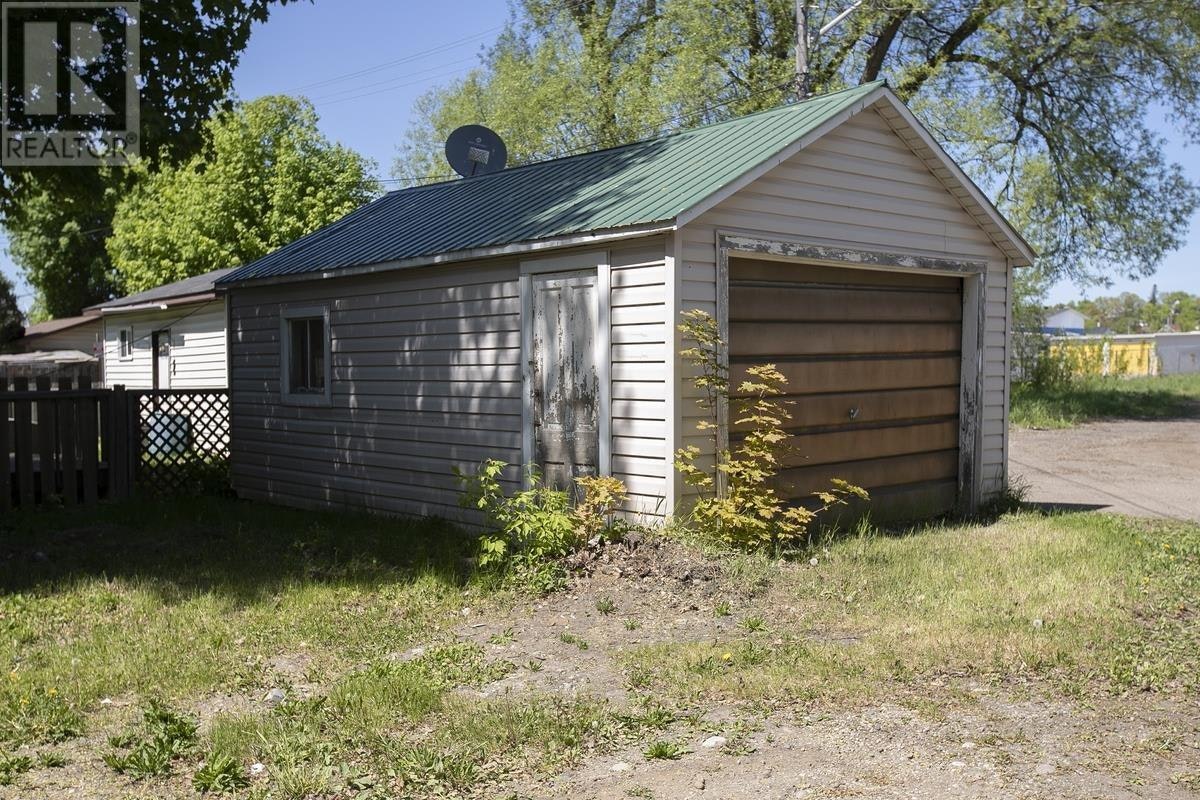 344 Wellington Street, Sault Ste. Marie, ON, P6A 2L9 - 8