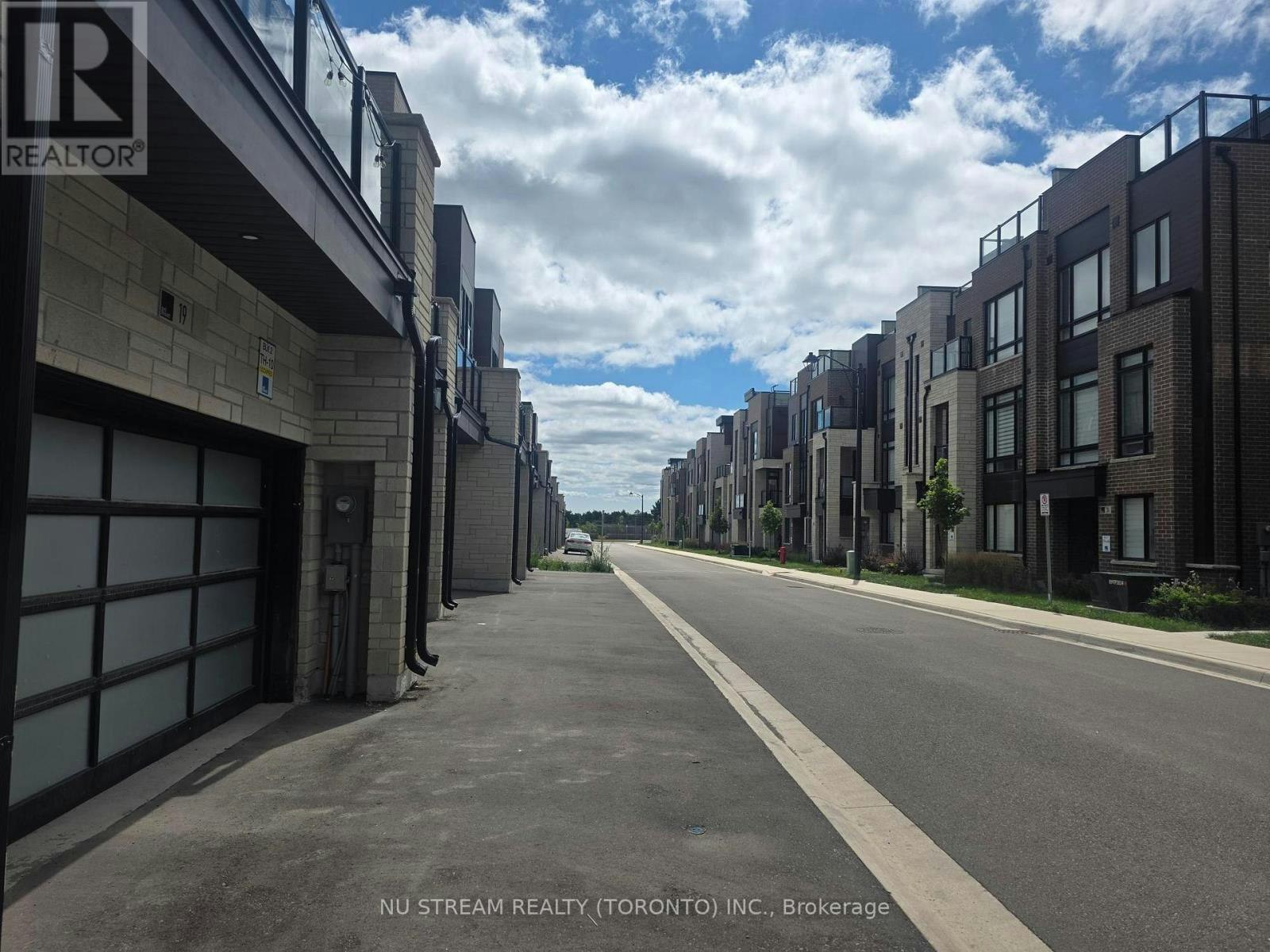 19 Credit Lane, Richmond Hill, ON, L4E 1G9 - 3