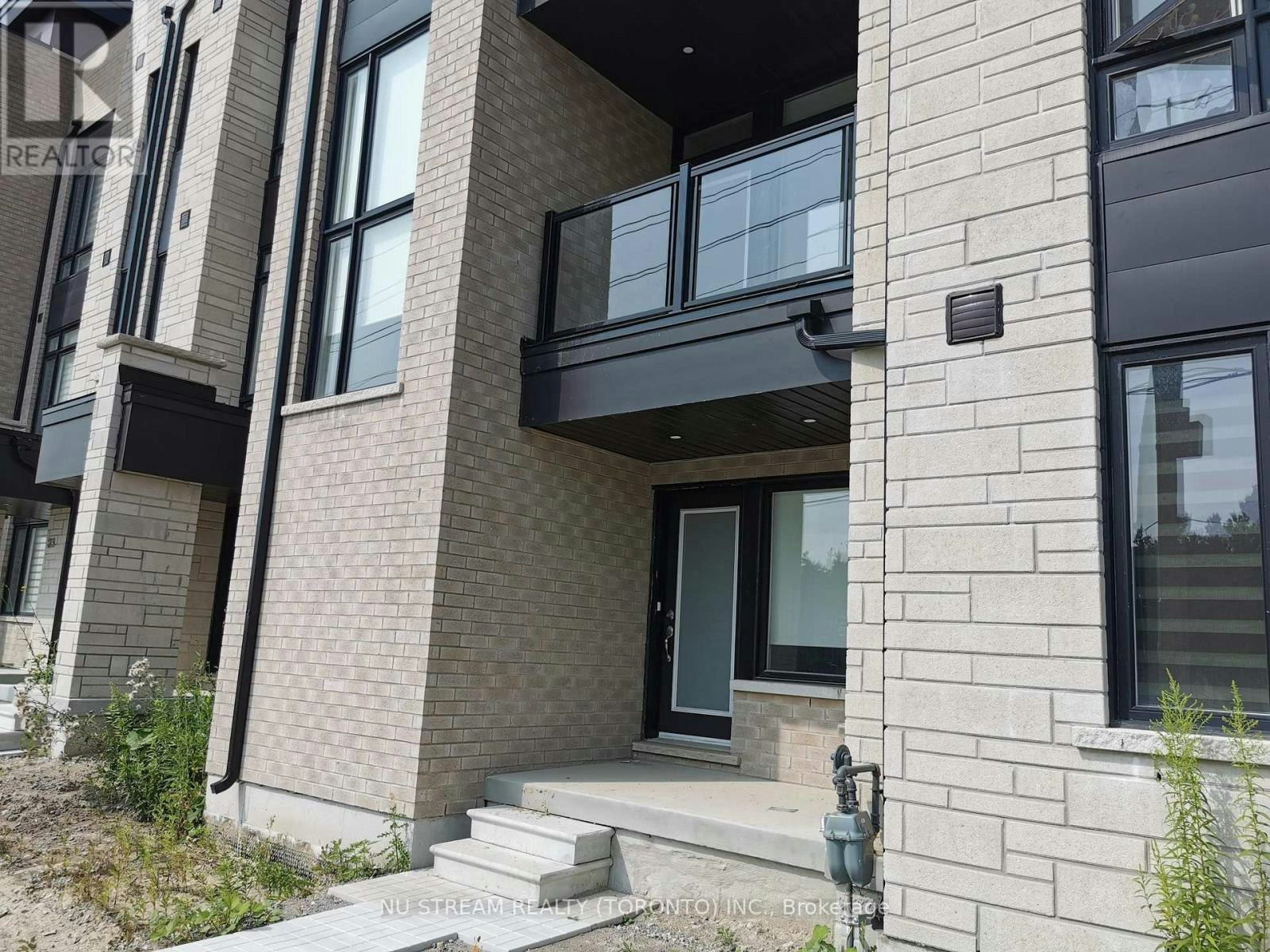 19 Credit Lane, Richmond Hill, ON, L4E 1G9 - 2