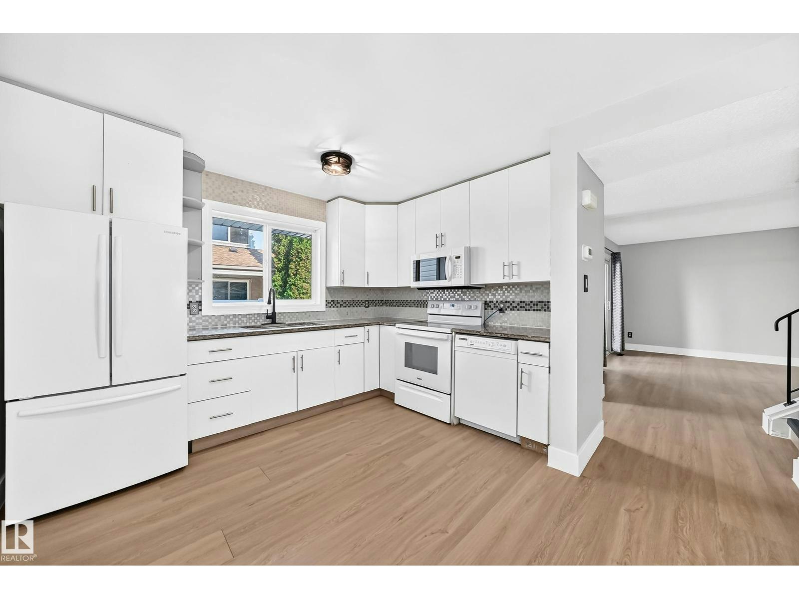 54 Woodvale Vg NW, Edmonton, AB, T6L 1W4