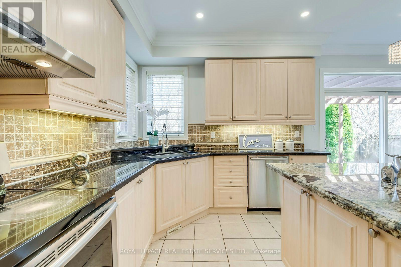 303 Burloak Drive, Burlington, ON, L6L 6T6 - 22