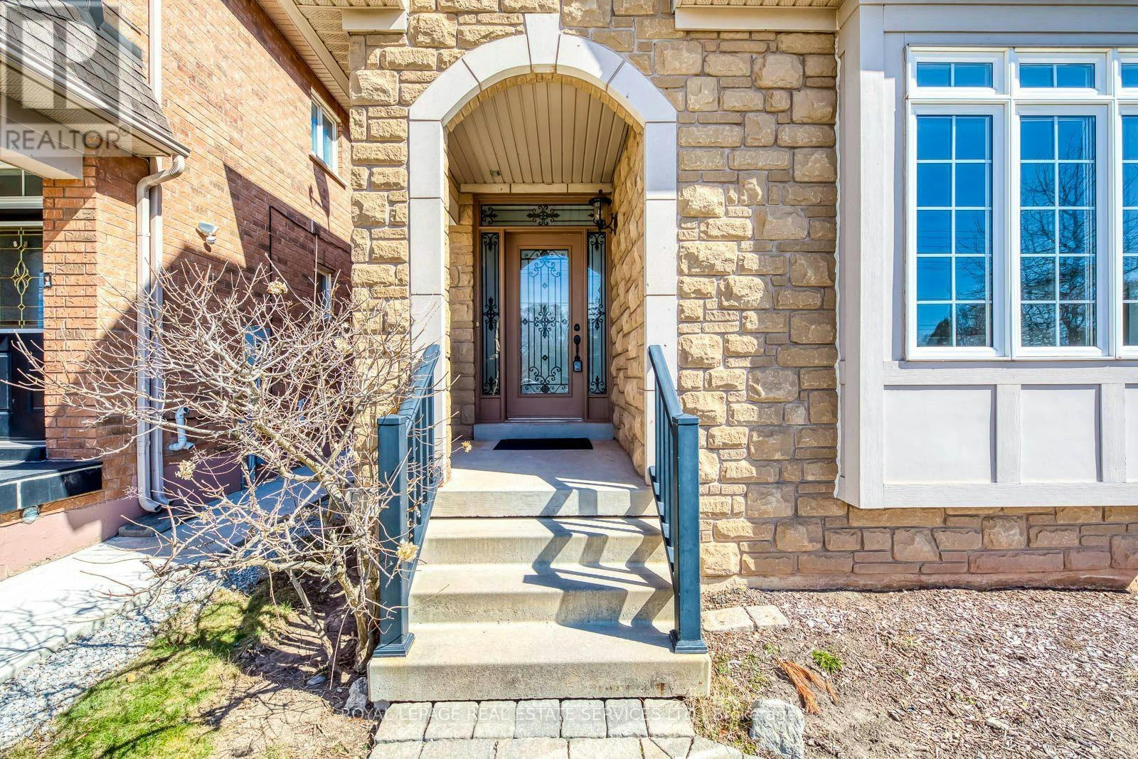 303 Burloak Drive, Burlington, ON, L6L 6T6 - 3