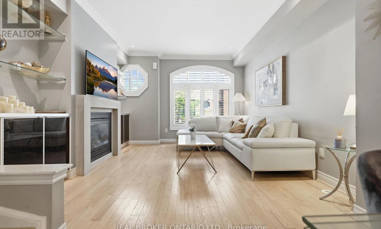 39 Lobo Mews