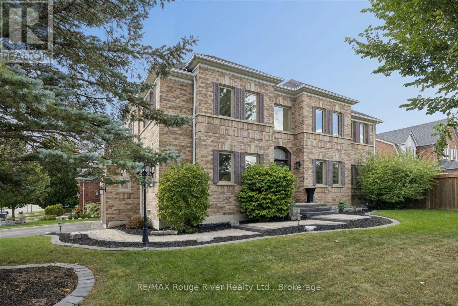10 Windbreak Crescent, Whitby, ON, L1P 1P8