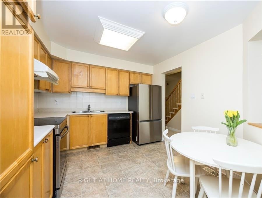 21 Grenadier Way, Ottawa, ON, K2J 4L3 - 7