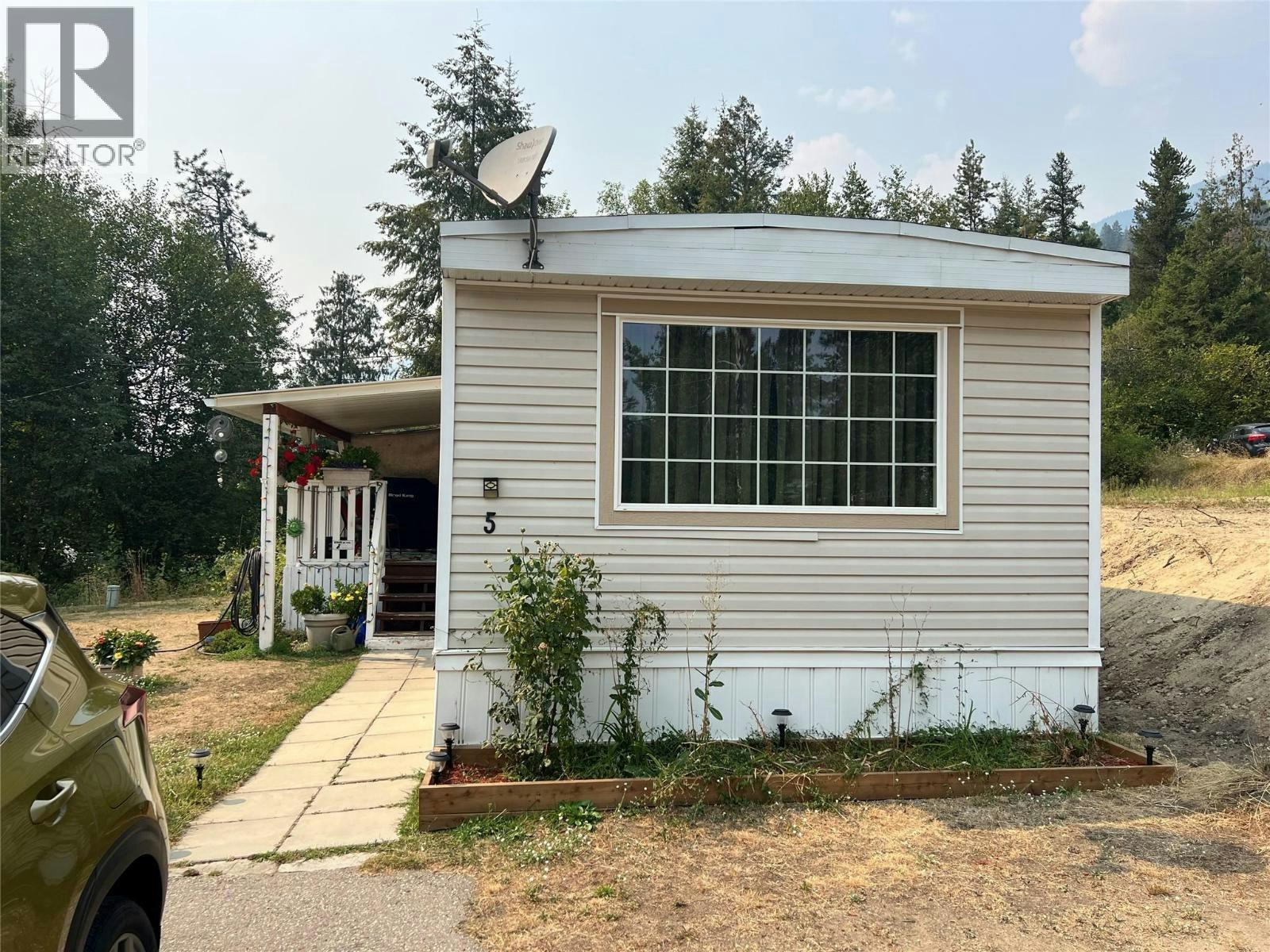 5-3969 Broadwater Road, Robson, BC, V1N 4V5