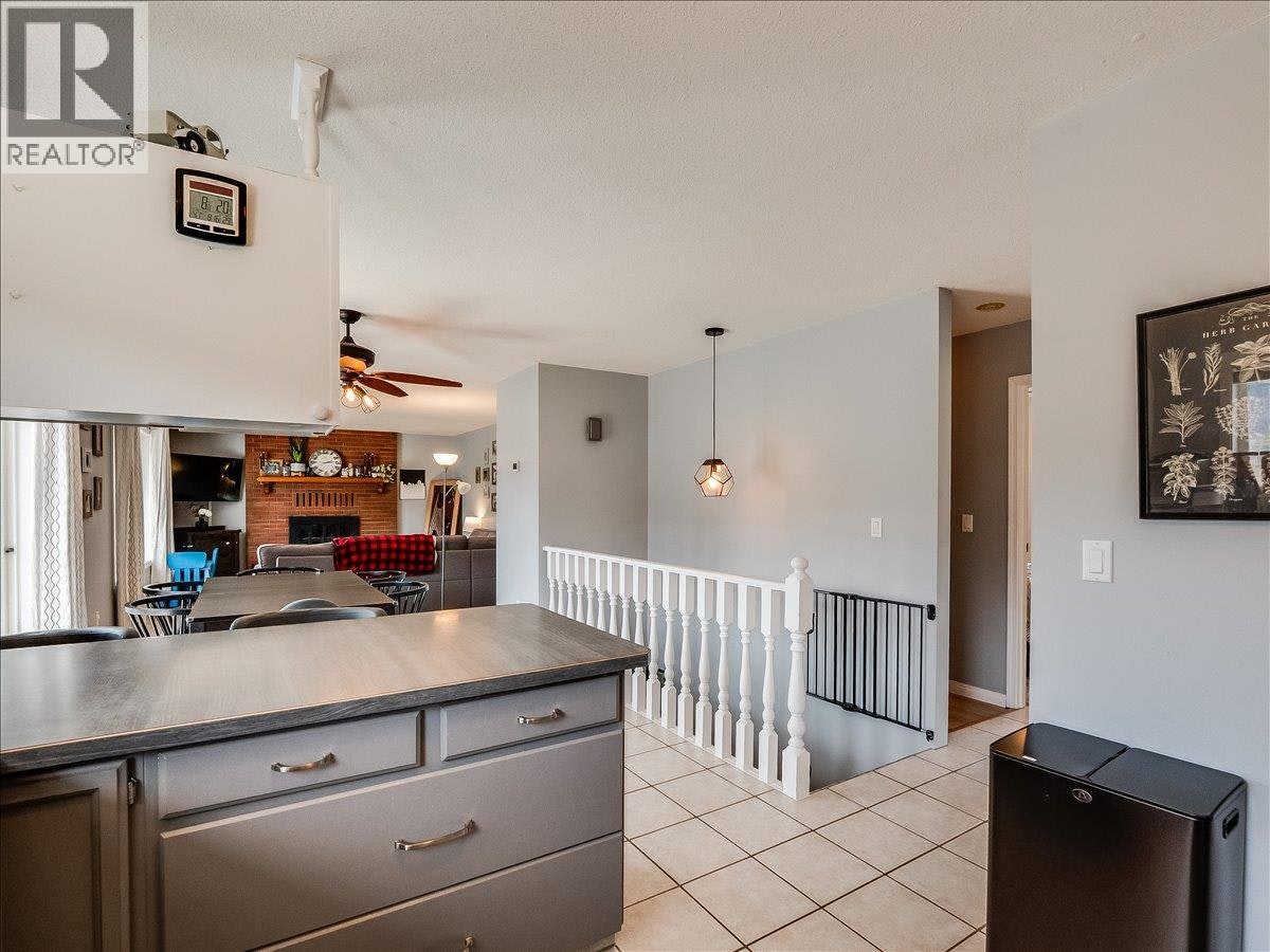3701 9th Avenue, Castlegar, BC, V1N 3T3 - 9