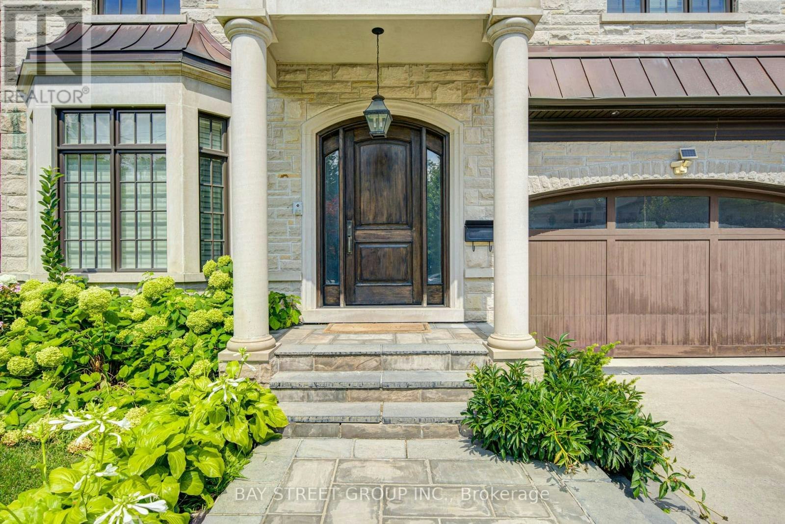 154 Munro Boulevard, Toronto, ON, M2P 1C8 - 3