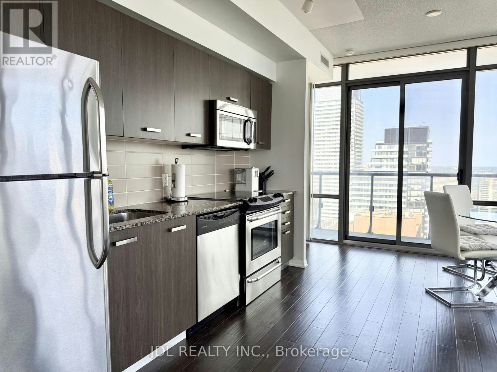 3708-832 Bay Street, Toronto, ON, M5S 1Z6 - 2