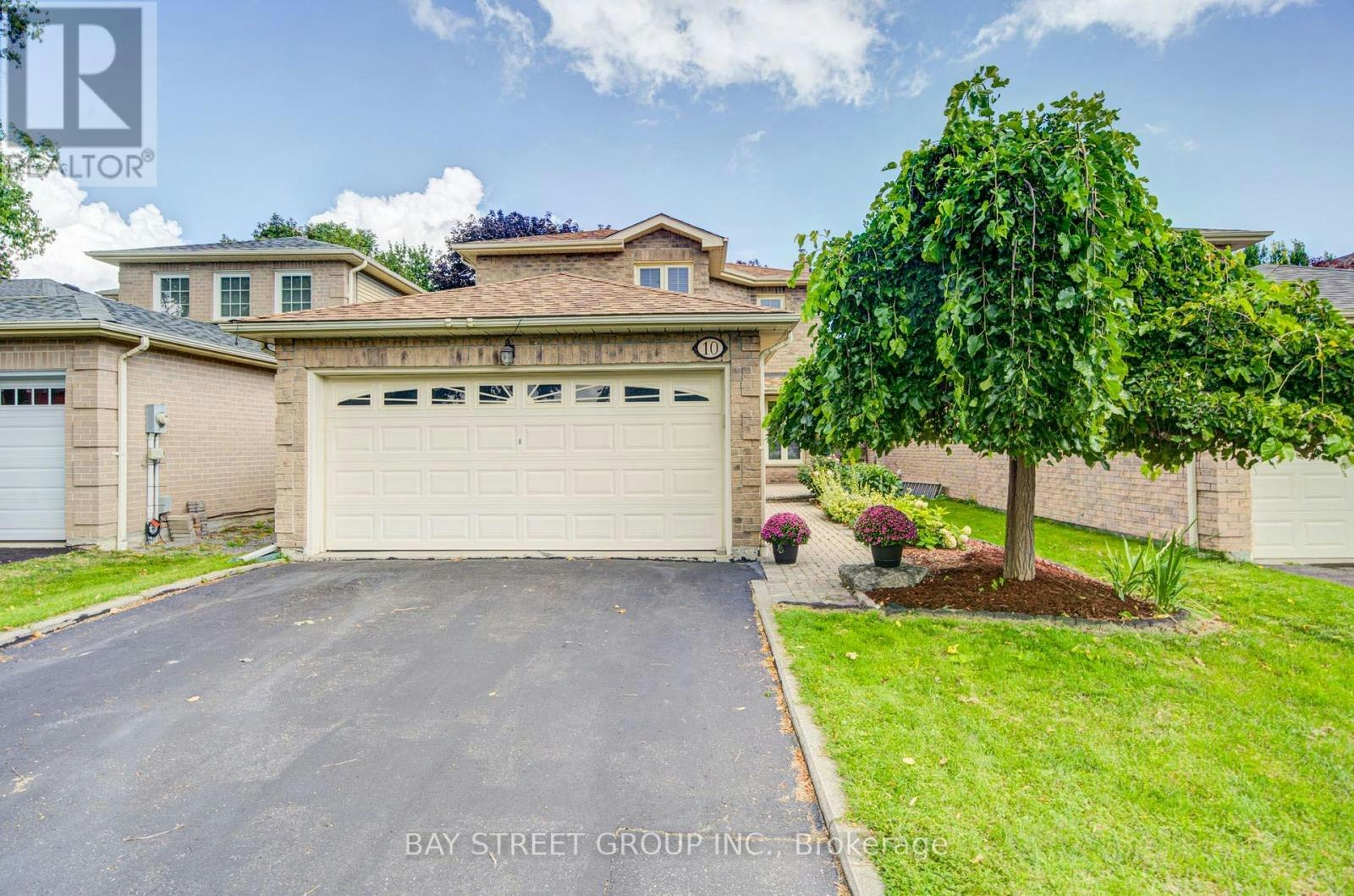 10 Hemingford Place, Whitby, ON, L1R 1G1