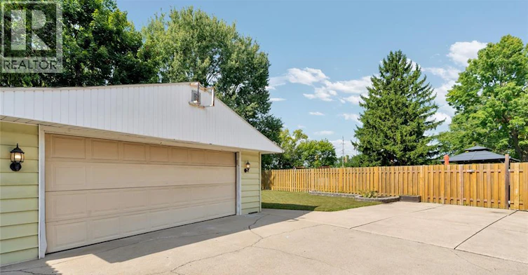 10700 Atwater Crescent, Windsor, ON, N8R 1N6 - 30