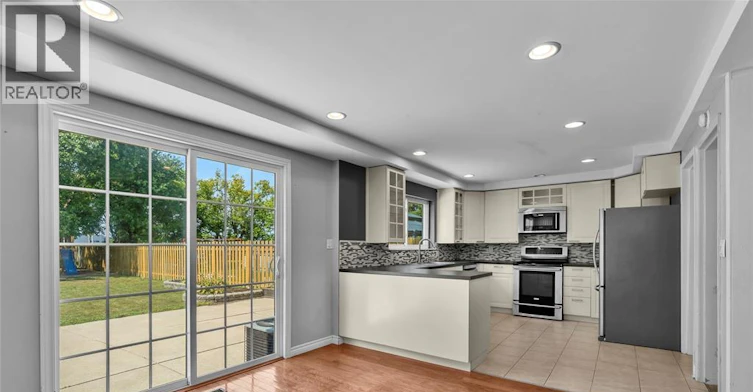 10700 Atwater Crescent, Windsor, ON, N8R 1N6 - 5