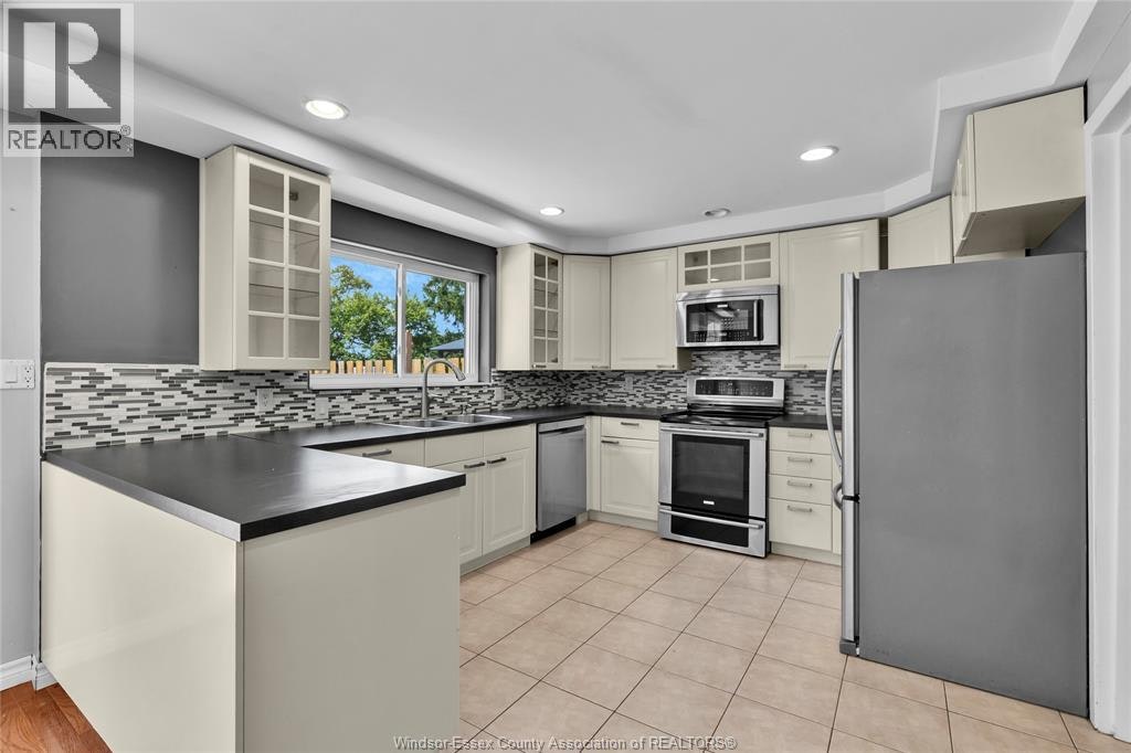 10700 Atwater Crescent, Windsor, ON, N8R 1N6 - 6