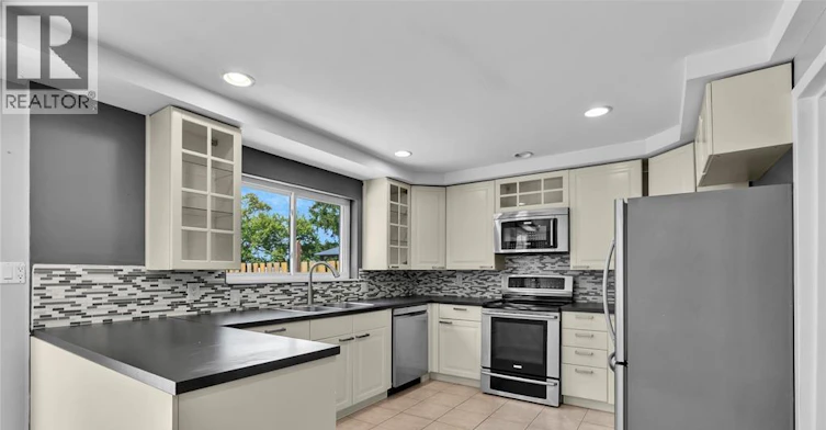 10700 Atwater Crescent, Windsor, ON, N8R 1N6 - 6