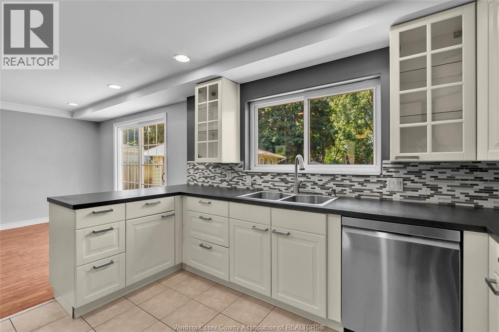 10700 Atwater Crescent, Windsor, ON, N8R 1N6 - 7