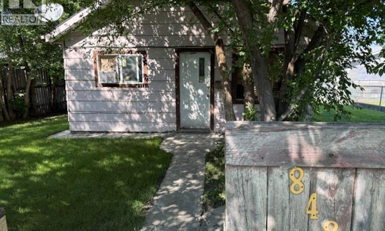 848 17th Street W