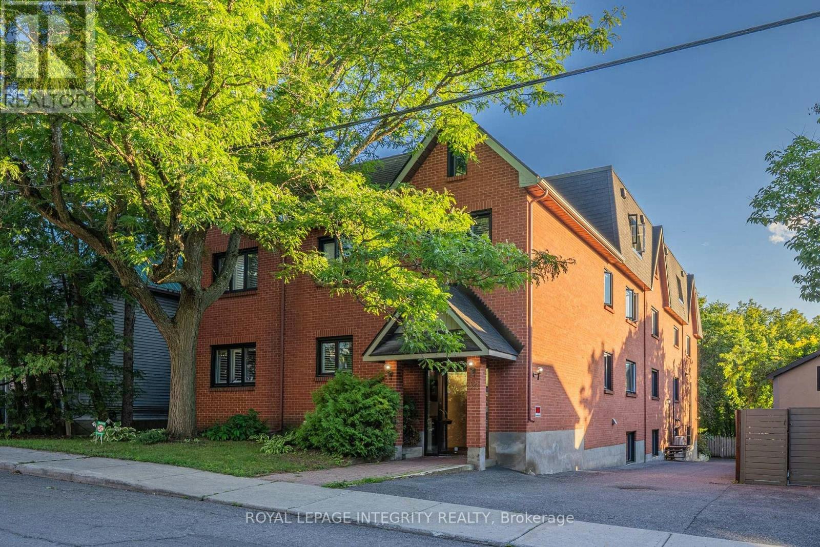 103-222 Russell Avenue, Ottawa, ON, K1N 7X5