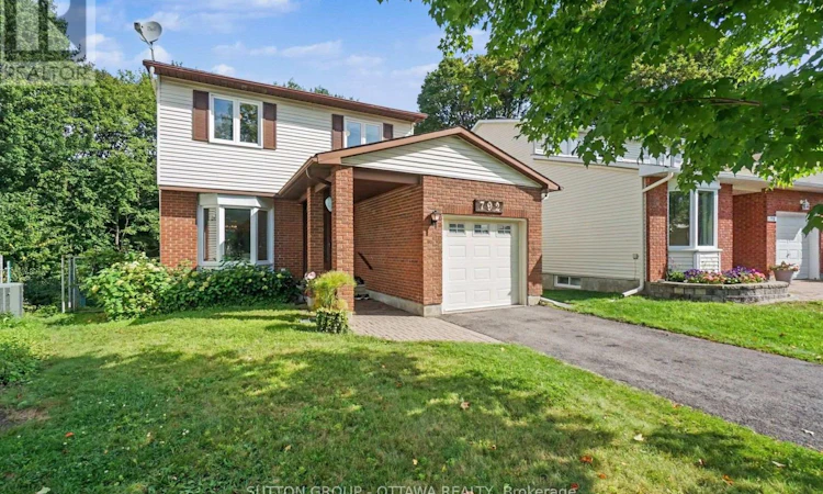 792 Harlequin Crescent