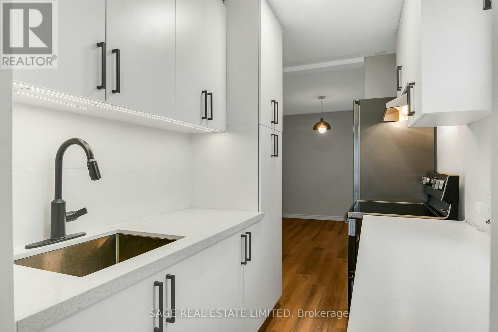UPPER-633 St Clair Avenue W, Toronto, ON, M6C 1A7