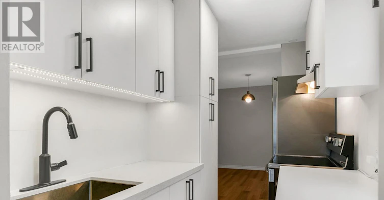 UPPER-633 St Clair Avenue W, Toronto, ON, M6C 1A7