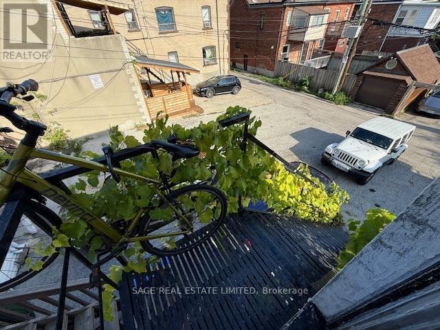 UPPER-633 St Clair Avenue W, Toronto, ON, M6C 1A7 - 24