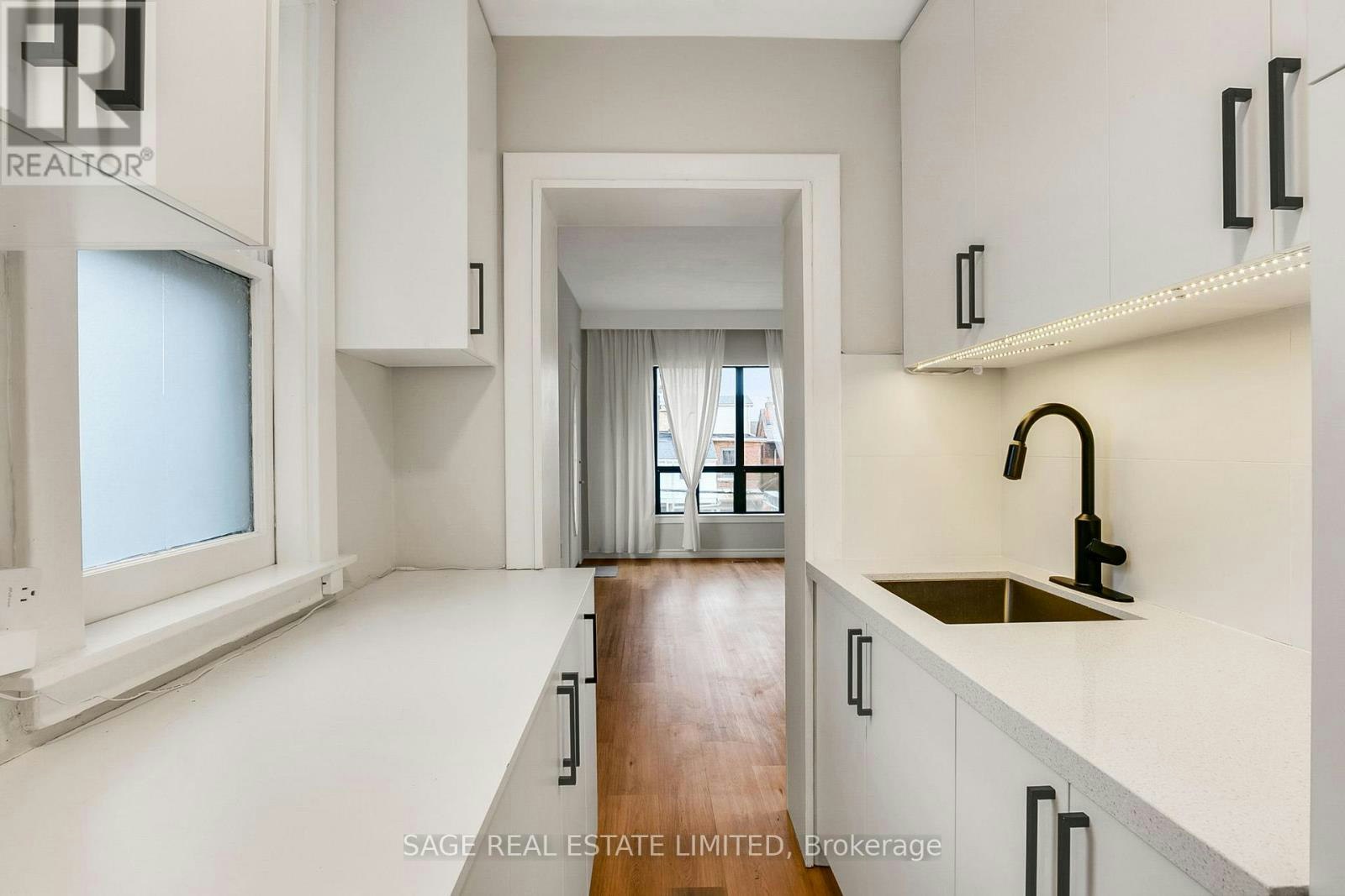 UPPER-633 St Clair Avenue W, Toronto, ON, M6C 1A7 - 10